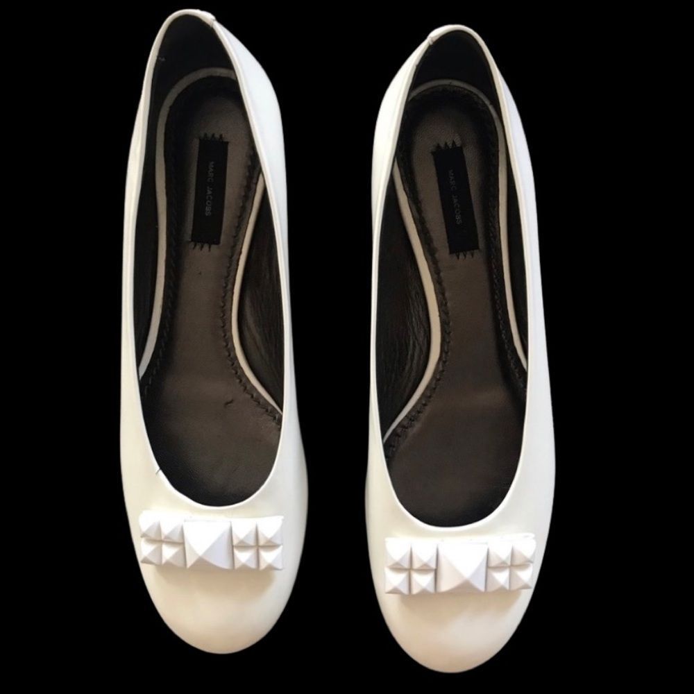 NWOT Marc Jacobs White Patent Leather Stud Flats